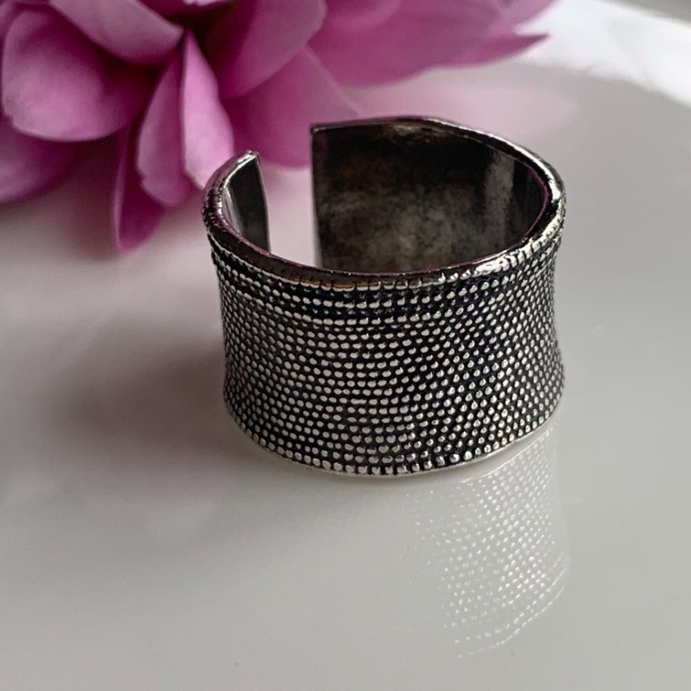 Detailed Pebble Ring Minimalist Boho